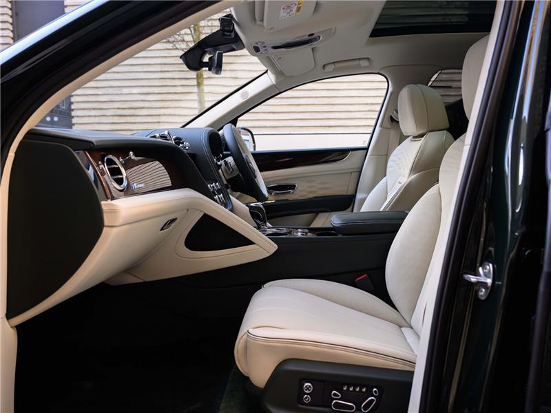 2026 Bentley Bentayga 4.0 V8 Azure EWB LWB