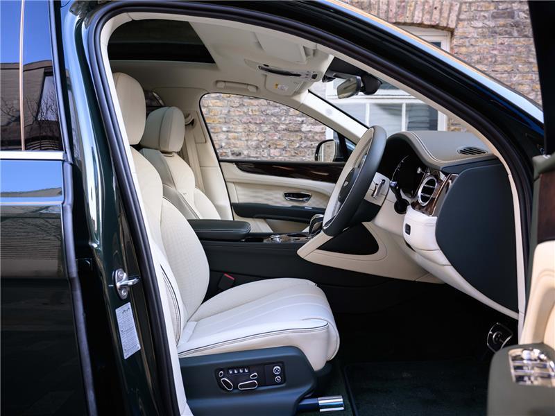 2026 Bentley Bentayga 4.0 V8 Azure EWB LWB