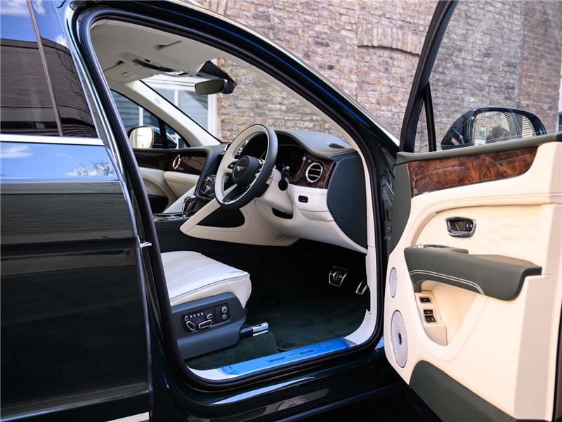 2026 Bentley Bentayga 4.0 V8 Azure EWB LWB