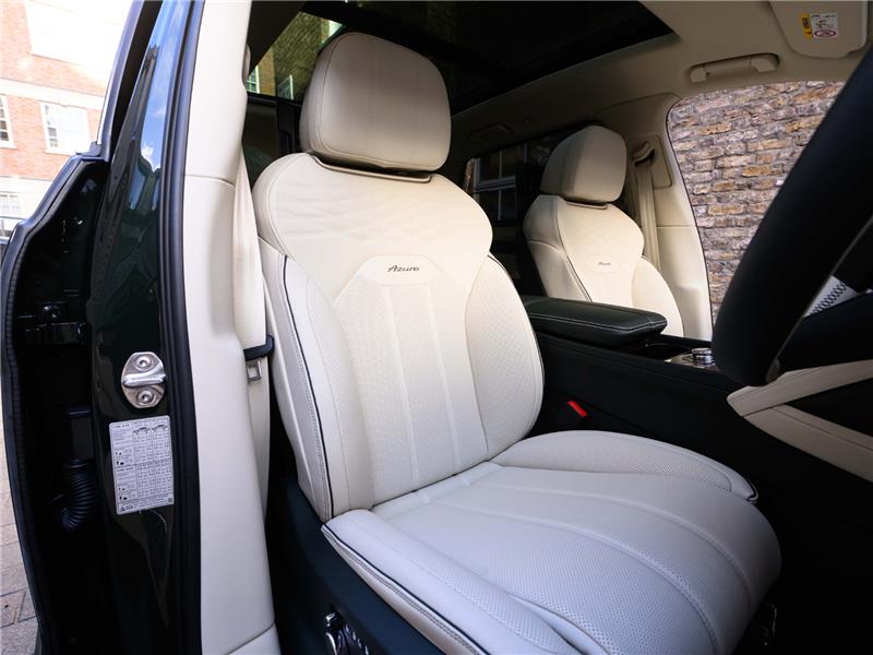 2026 Bentley Bentayga 4.0 V8 Azure EWB LWB