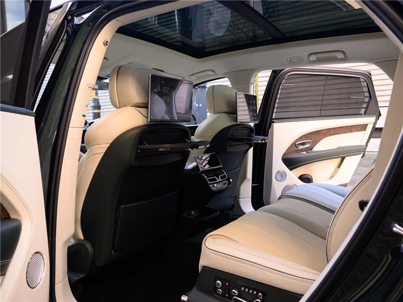 2026 Bentley Bentayga 4.0 V8 Azure EWB LWB