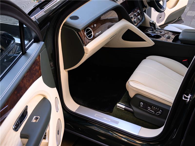 2026 Bentley Bentayga 4.0 V8 Azure EWB LWB