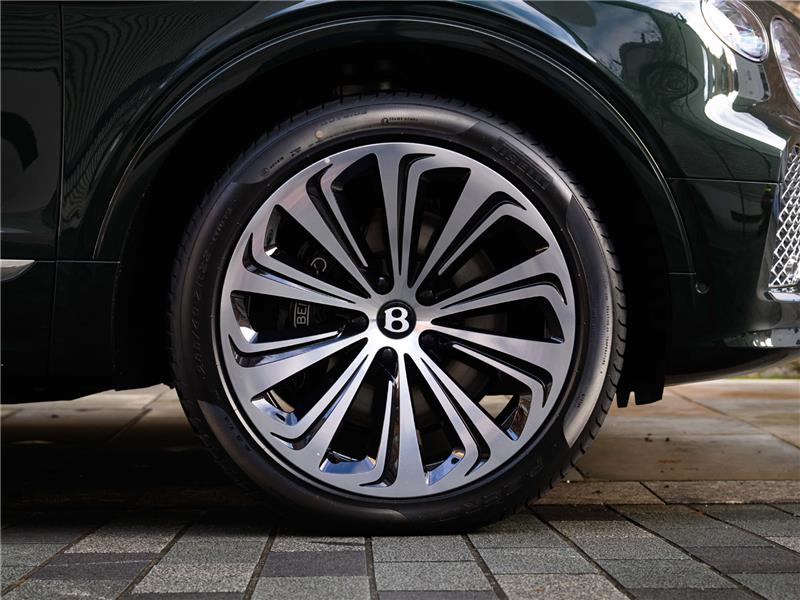 2026 Bentley Bentayga 4.0 V8 Azure EWB LWB