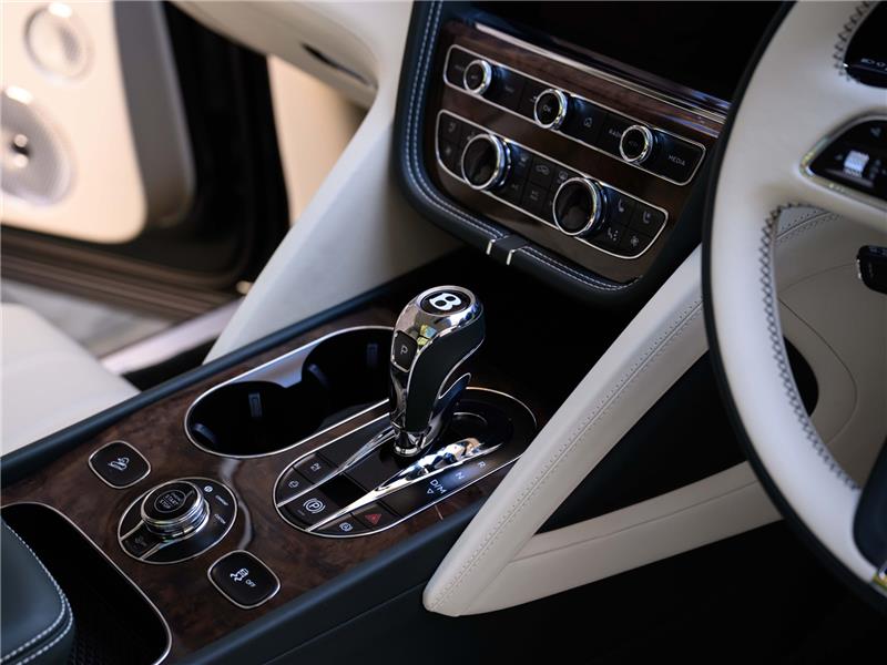 2026 Bentley Bentayga 4.0 V8 Azure EWB LWB