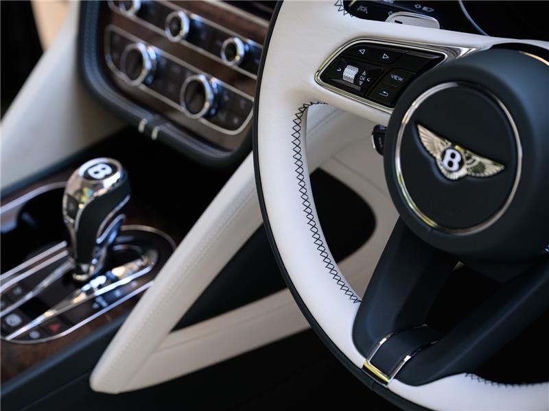 2026 Bentley Bentayga 4.0 V8 Azure EWB LWB