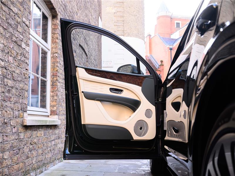 2026 Bentley Bentayga 4.0 V8 Azure EWB LWB