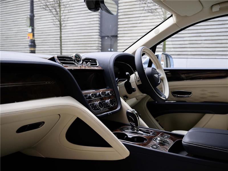 2025 Bentley Bentayga 4.0 V8 Azure EWB