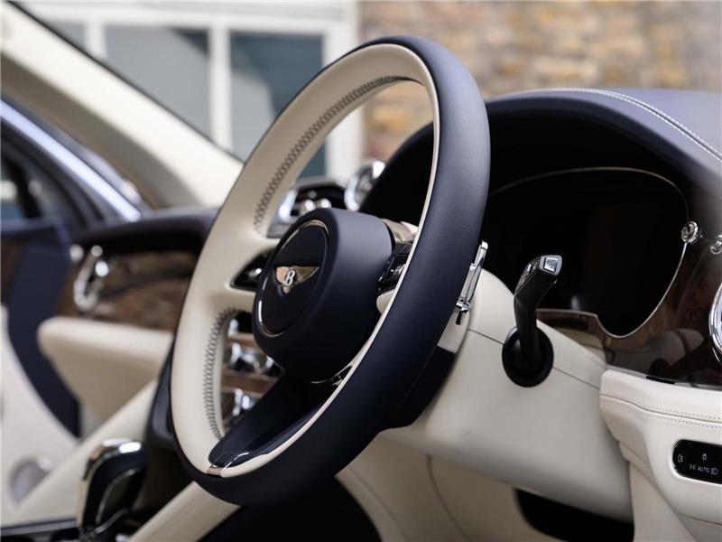 2025 Bentley Bentayga 4.0 V8 Azure EWB