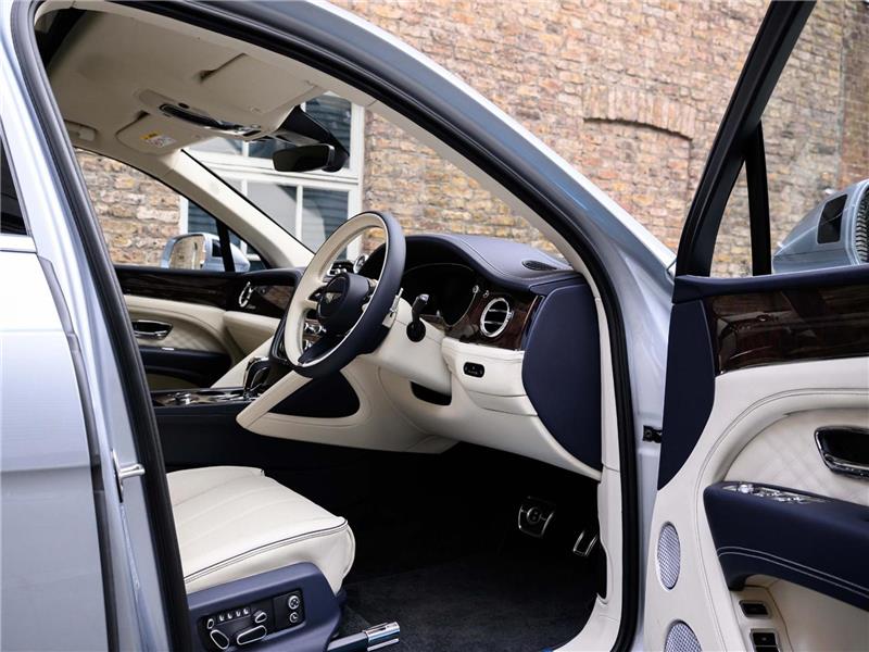 2025 Bentley Bentayga 4.0 V8 Azure EWB