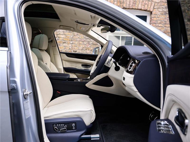 2025 Bentley Bentayga 4.0 V8 Azure EWB