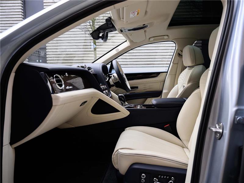 2025 Bentley Bentayga 4.0 V8 Azure EWB