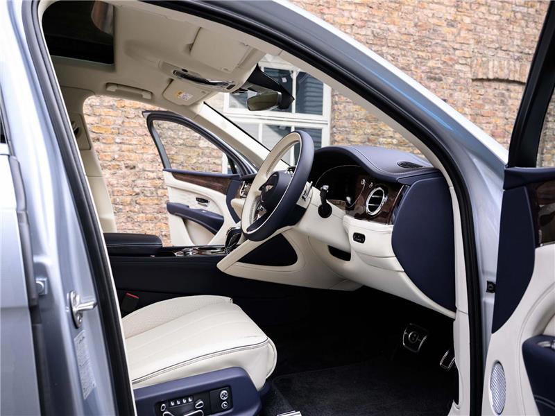 2025 Bentley Bentayga 4.0 V8 Azure EWB