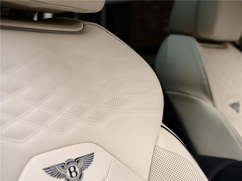 2025 Bentley Bentayga 4.0 V8 Azure EWB