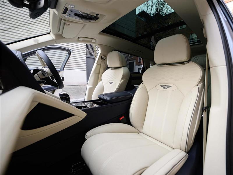 2025 Bentley Bentayga 4.0 V8 Azure EWB