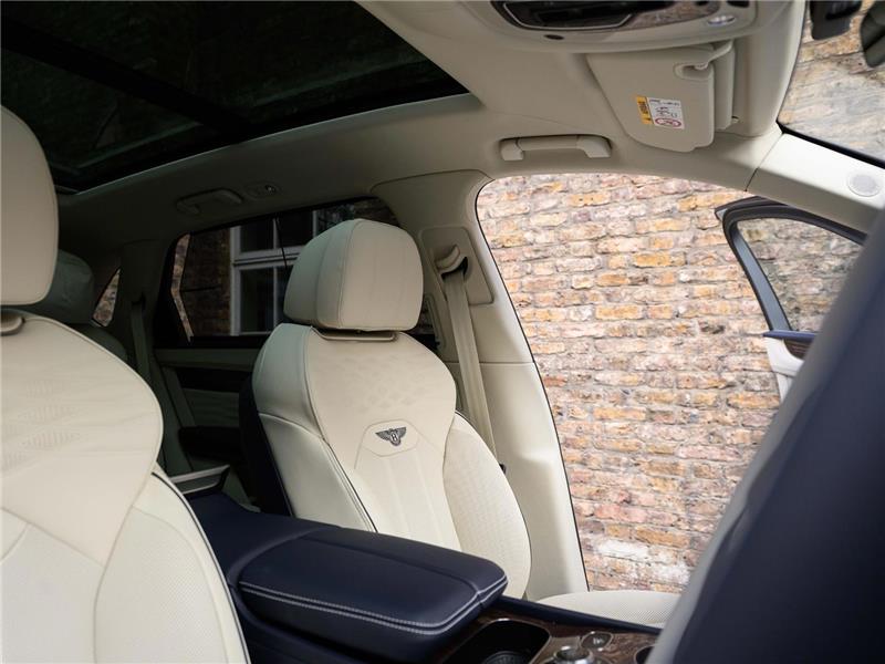2025 Bentley Bentayga 4.0 V8 Azure EWB