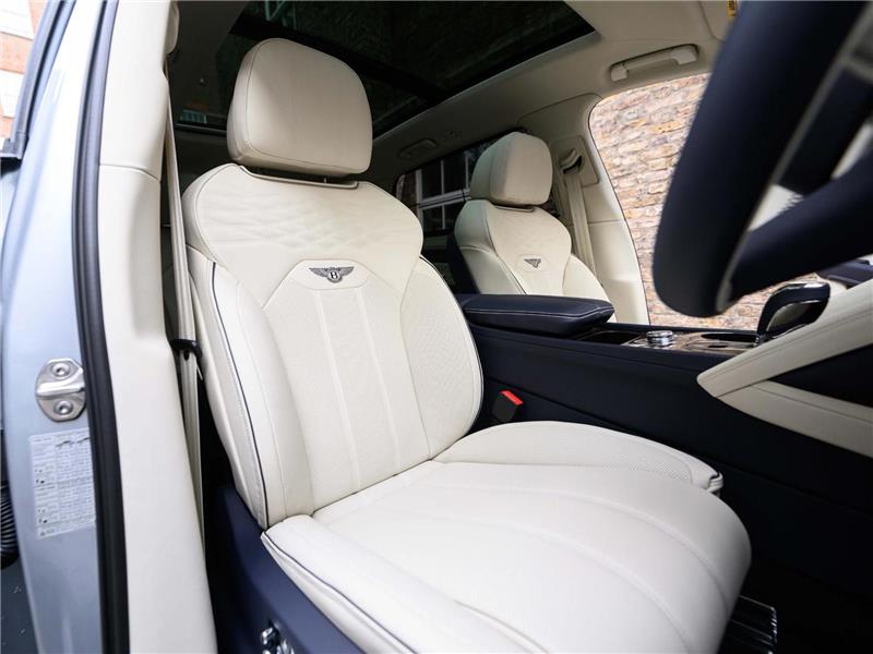 2025 Bentley Bentayga 4.0 V8 Azure EWB
