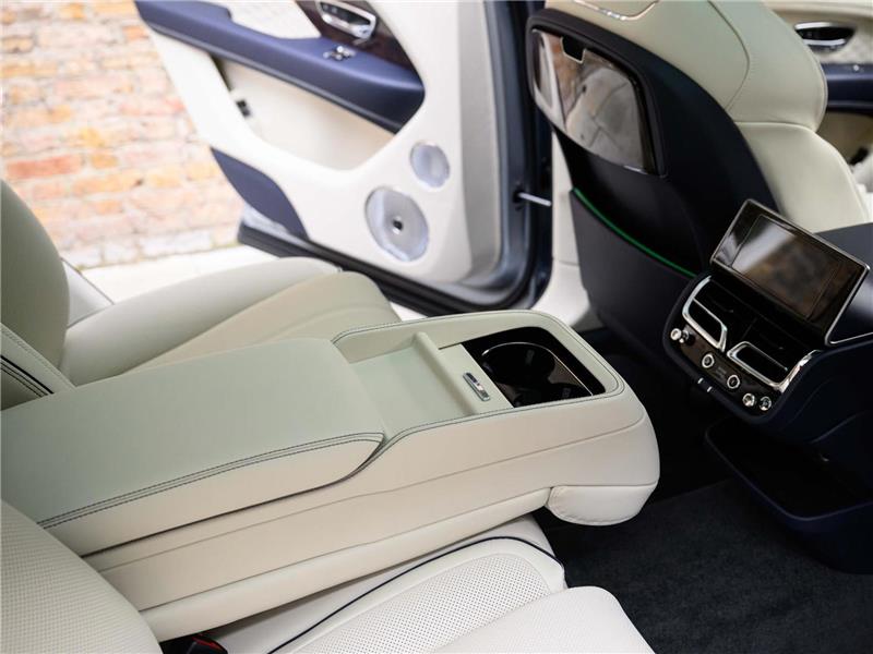 2025 Bentley Bentayga 4.0 V8 Azure EWB