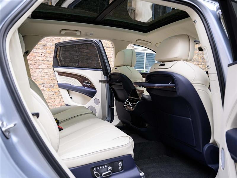 2025 Bentley Bentayga 4.0 V8 Azure EWB