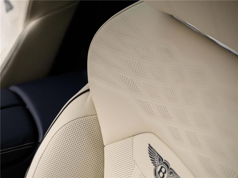 2025 Bentley Bentayga 4.0 V8 Azure EWB