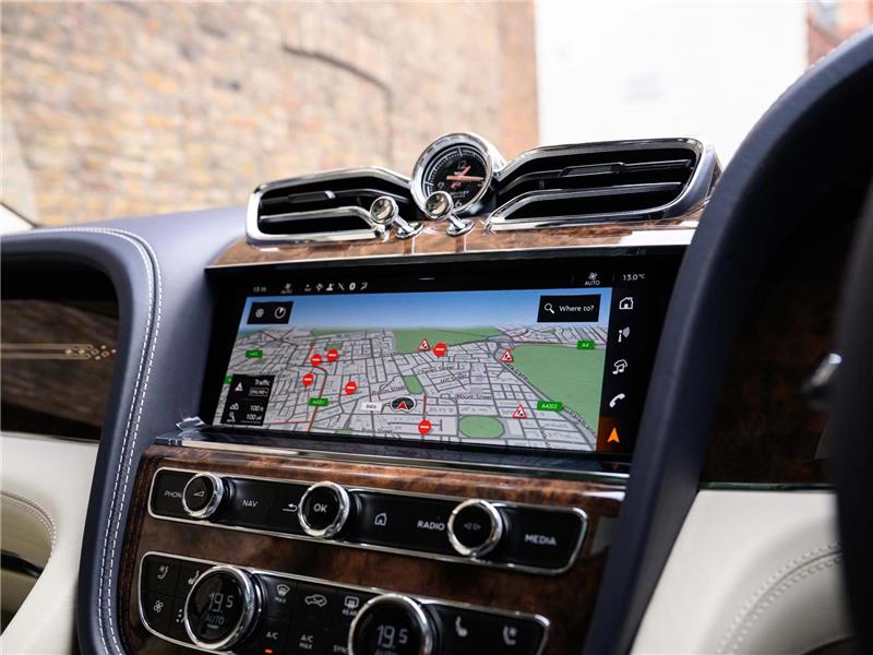 2025 Bentley Bentayga 4.0 V8 Azure EWB