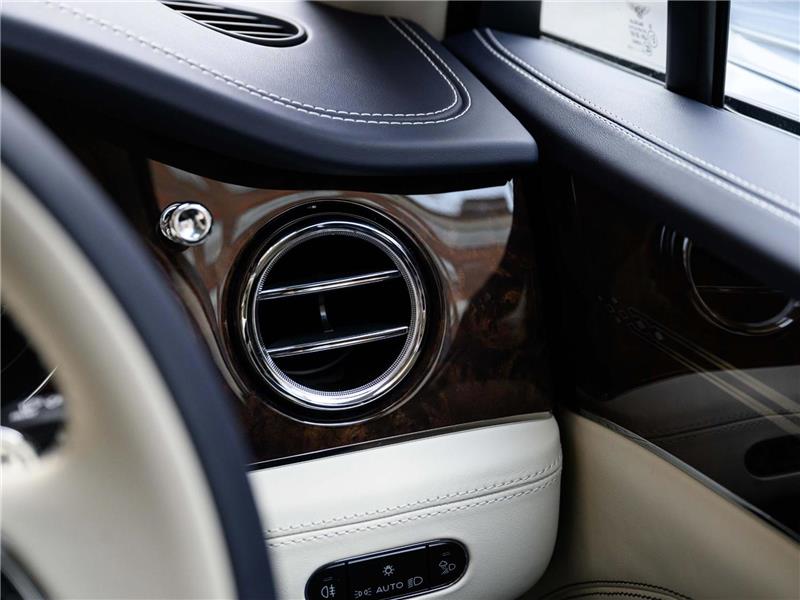 2025 Bentley Bentayga 4.0 V8 Azure EWB