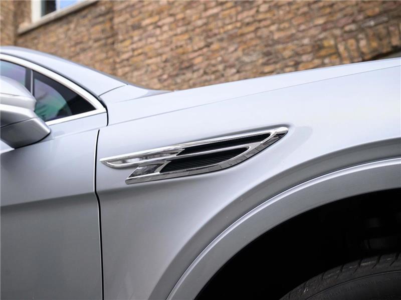 2025 Bentley Bentayga 4.0 V8 Azure EWB