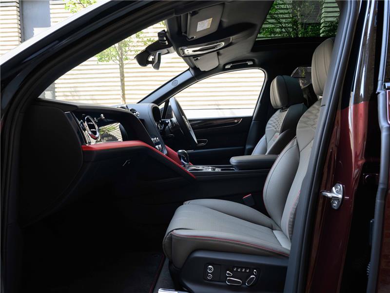 2025 Bentley Bentayga 4.0 V8 Mulliner EWB