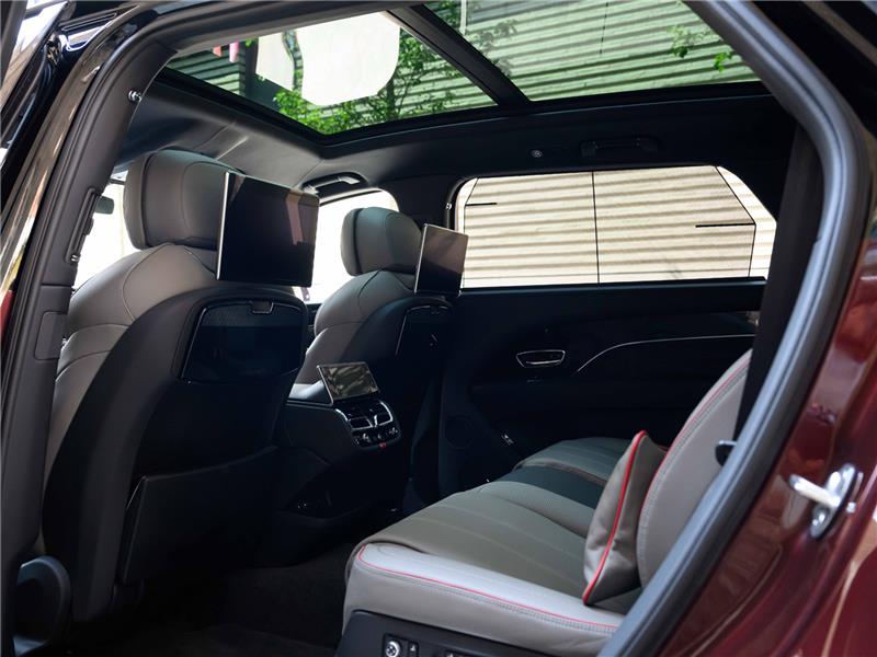 2025 Bentley Bentayga 4.0 V8 Mulliner EWB