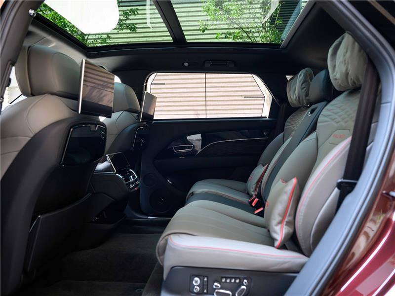 2025 Bentley Bentayga 4.0 V8 Mulliner EWB