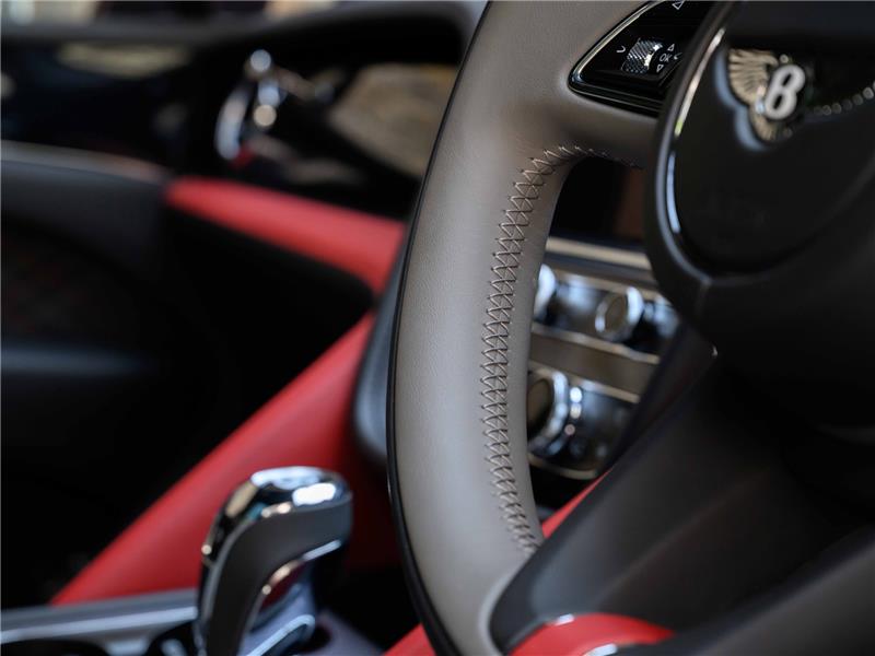 2025 Bentley Bentayga 4.0 V8 Mulliner EWB