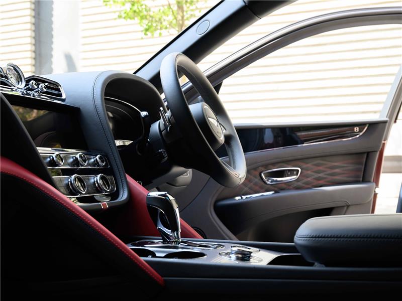 2025 Bentley Bentayga 4.0 V8 Mulliner EWB