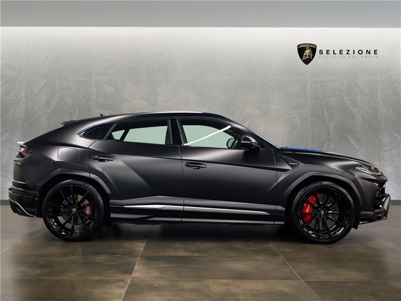 2020 Lamborghini Urus V8