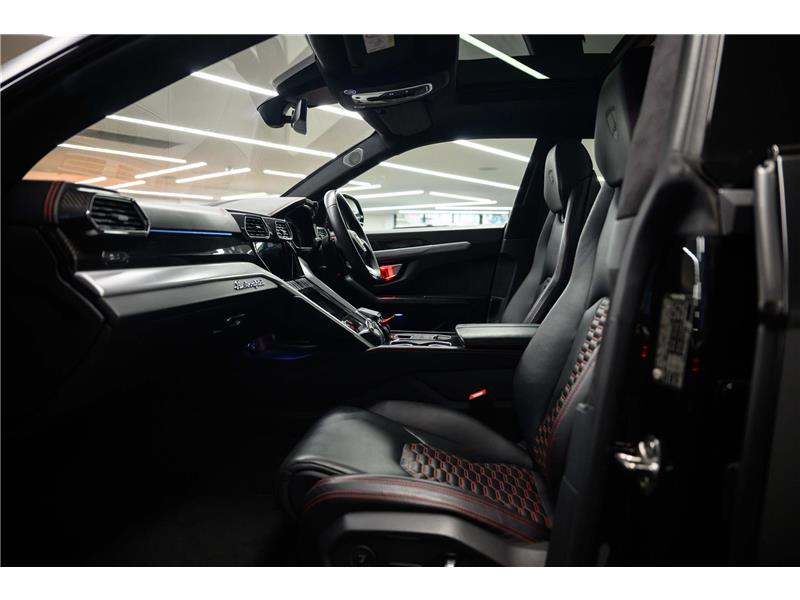 2020 Lamborghini Urus V8