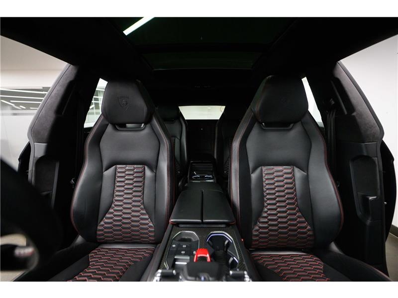 2020 Lamborghini Urus V8