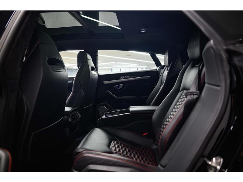 2020 Lamborghini Urus V8