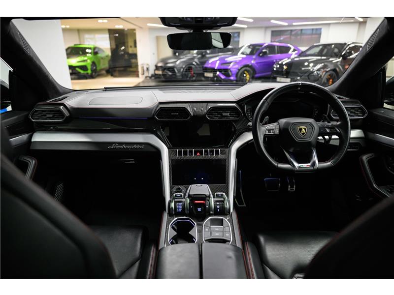 2020 Lamborghini Urus V8