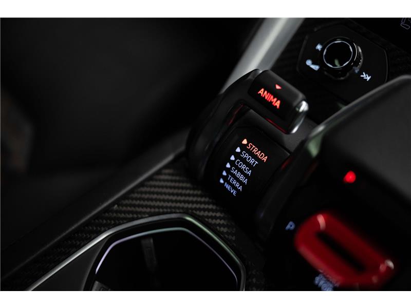 2020 Lamborghini Urus V8