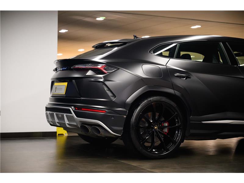 2020 Lamborghini Urus V8