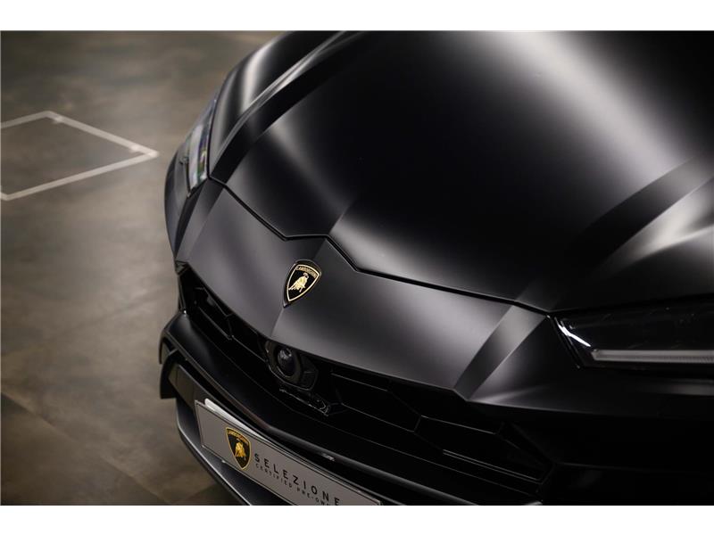 2020 Lamborghini Urus V8