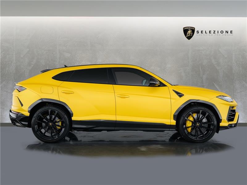 2022 Lamborghini Urus PEARL CAPSULE