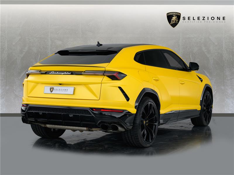 2022 Lamborghini Urus PEARL CAPSULE