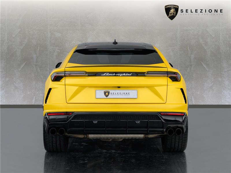 2022 Lamborghini Urus PEARL CAPSULE
