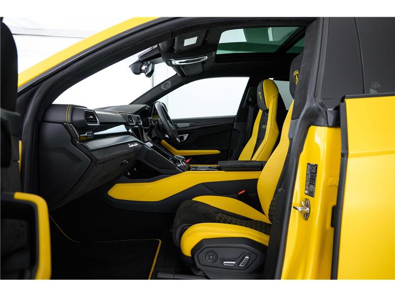 2022 Lamborghini Urus PEARL CAPSULE