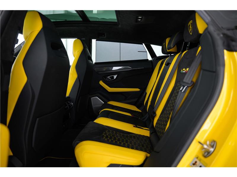 2022 Lamborghini Urus PEARL CAPSULE