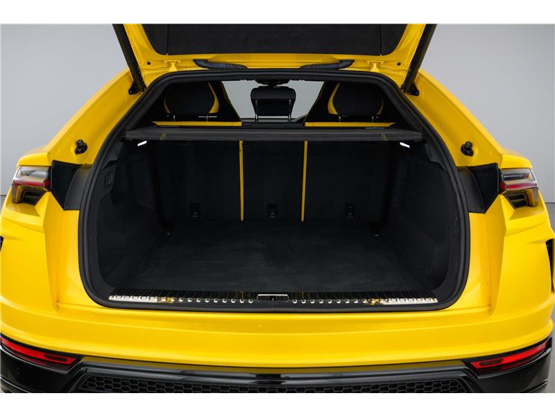 2022 Lamborghini Urus PEARL CAPSULE