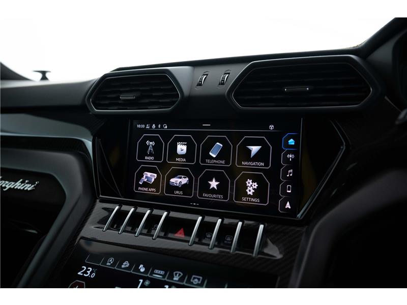 2022 Lamborghini Urus PEARL CAPSULE