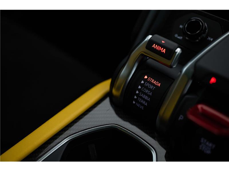 2022 Lamborghini Urus PEARL CAPSULE