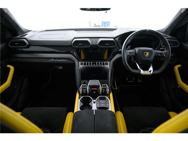 2022 Lamborghini Urus PEARL CAPSULE