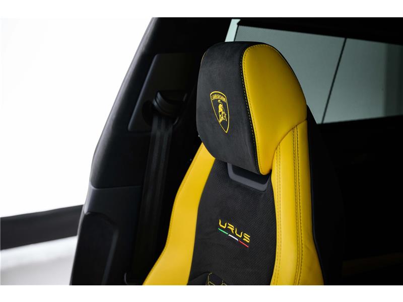 2022 Lamborghini Urus PEARL CAPSULE
