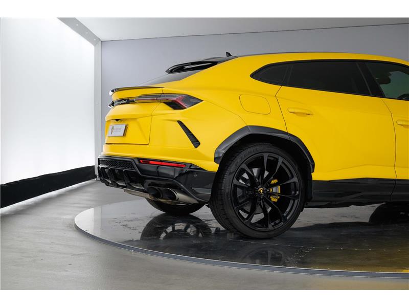 2022 Lamborghini Urus PEARL CAPSULE